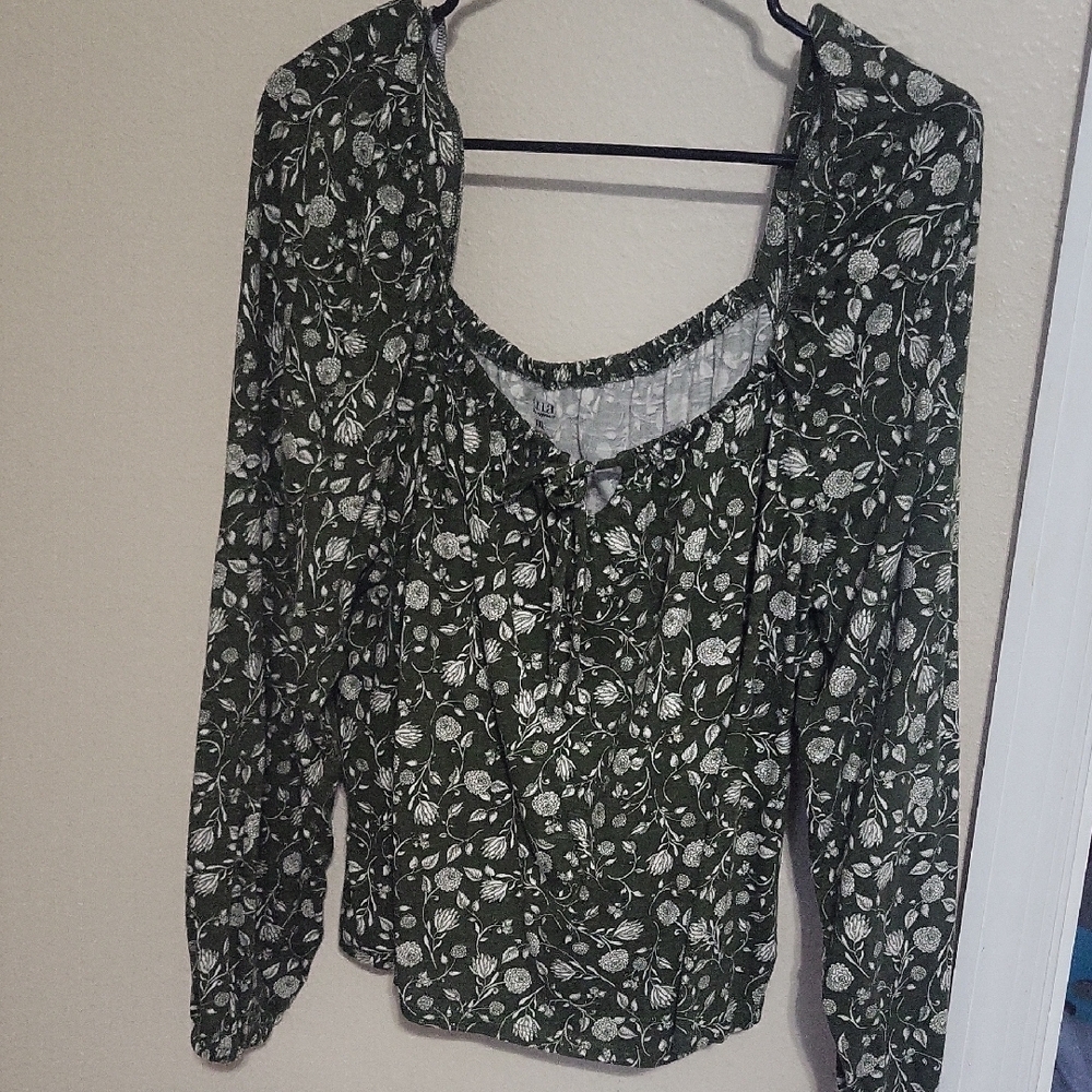 a.n.a Black and White Ruched Tie Front Long Sleeve Blouse